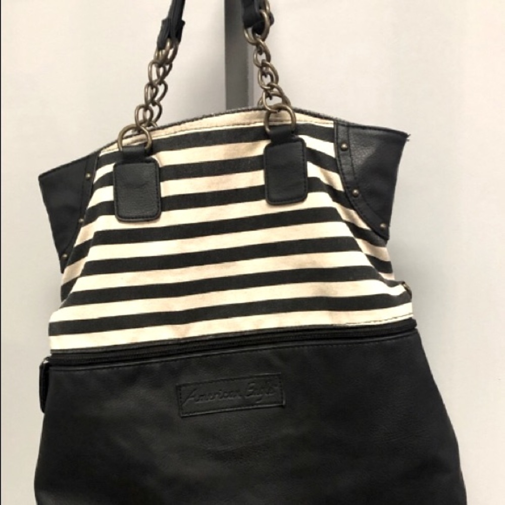 AEO 🦅 Cute stripped purse with lots of storage